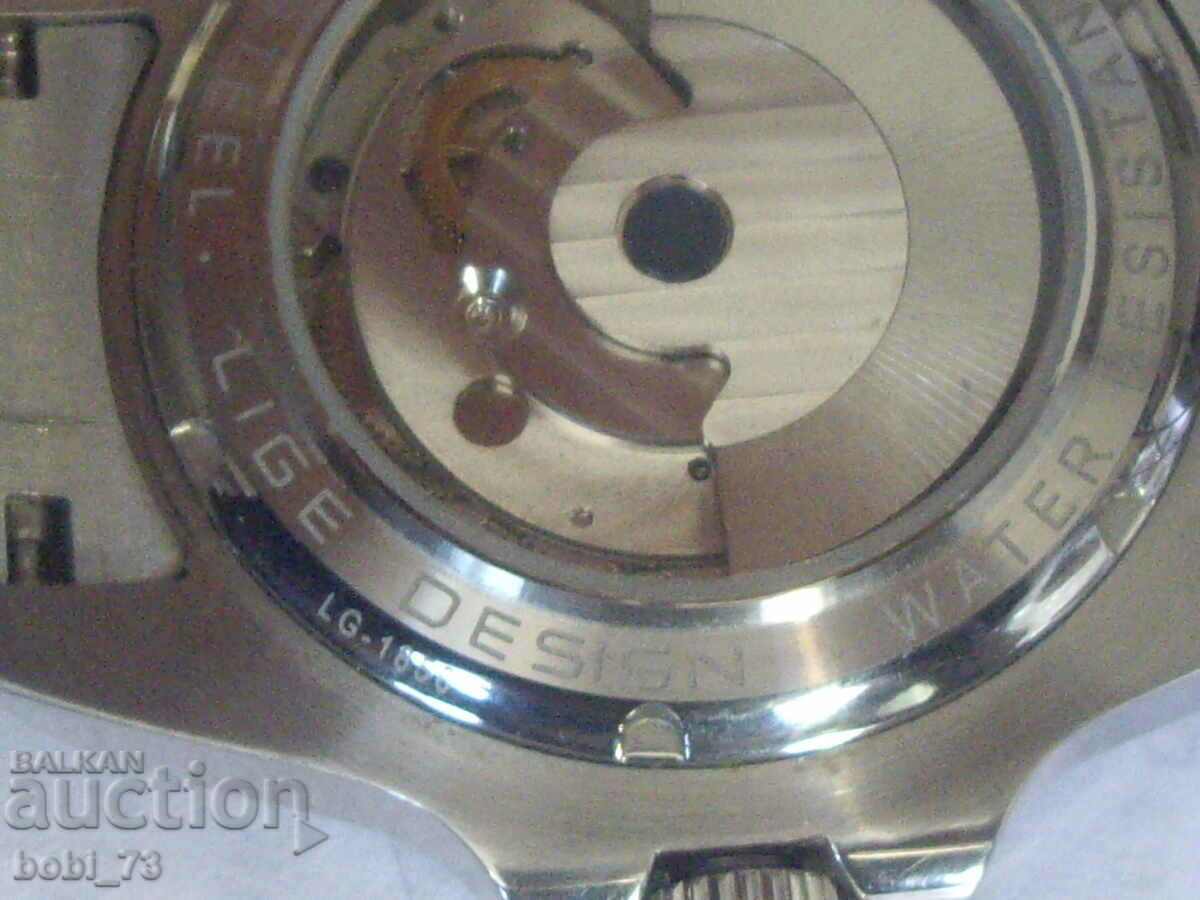 Доставка на Ръчен самонавиващ се часовник. Доставка на Ръчен самонавиващ се часовник.