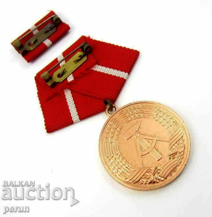 Παράδοση DDR-GDR-ΣΤΡΑΤΙΩΤΙΚΟ ΜΕΤΑΛΛΙΟ-ΒΡΑΒΕΥΣΗ-ΓΙΑ ΠΙΣΤΗ ΥΠΗΡΕΣΙΑ