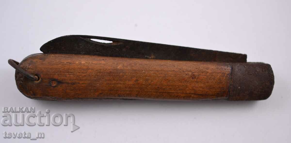 Antique pocket knife with wooden handle with price 3.00 BGN | € 1.53