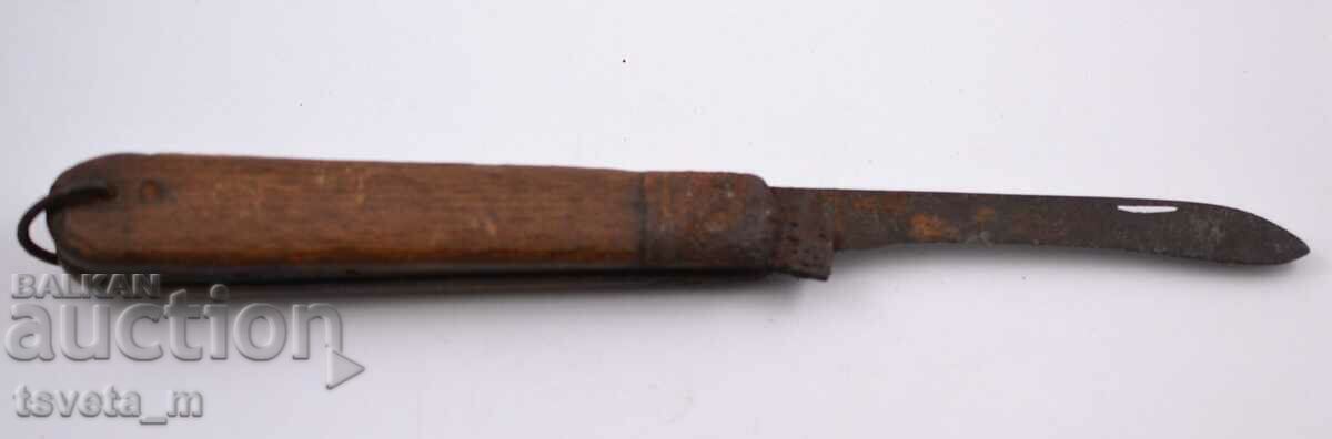 Delivery of Antique pocket knife with wooden handle