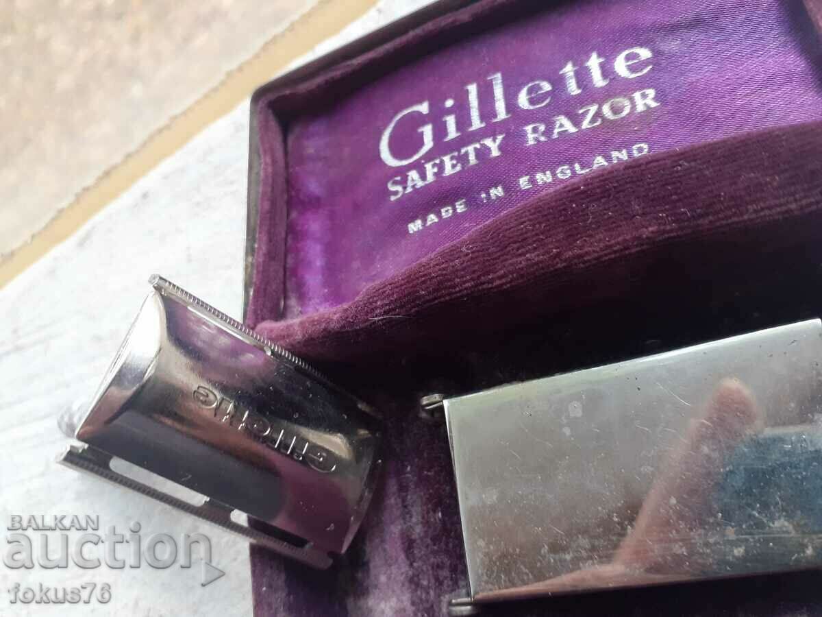 Delivery of Old collectible Gillette razor original box