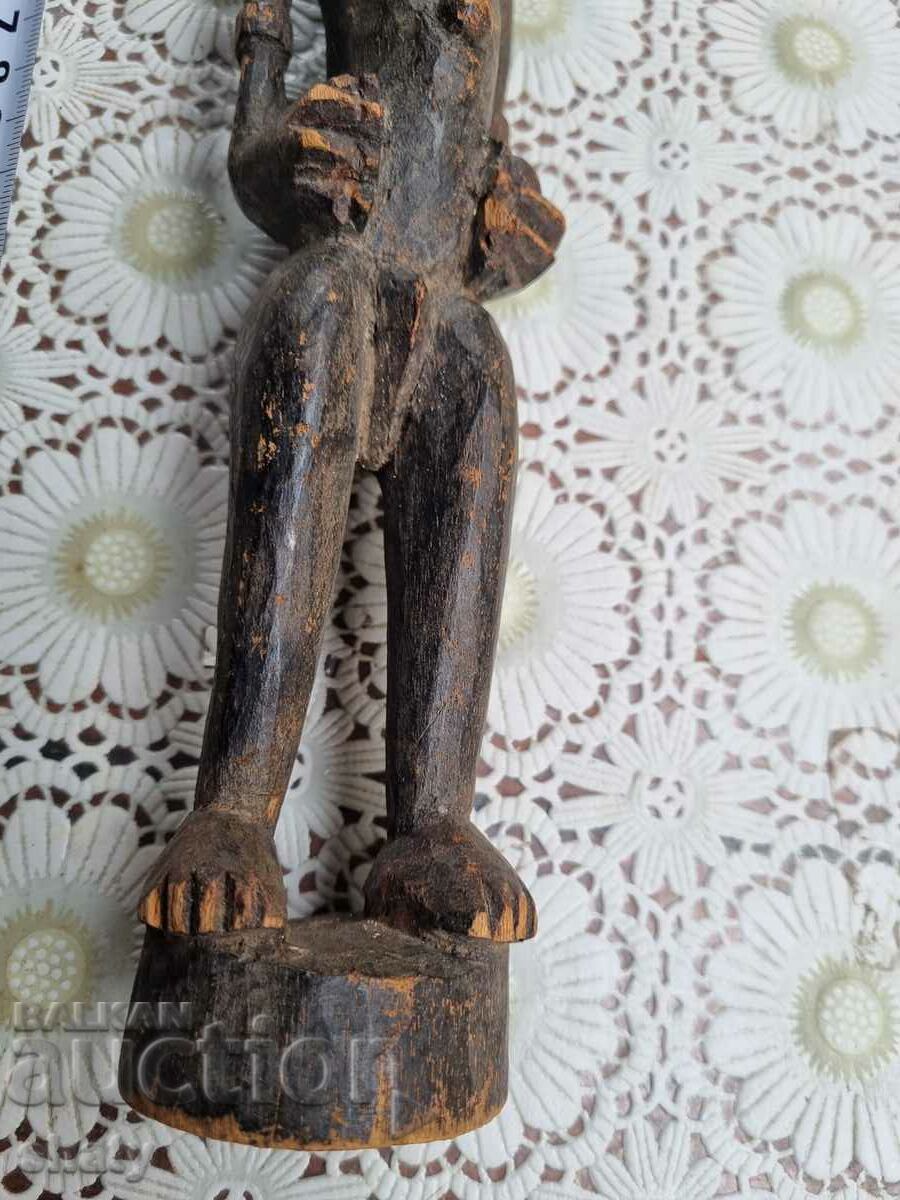 Livrarea Figura veche din lemn