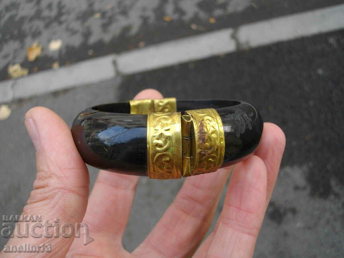 СТАРА ГРИВНА БИВОЛСКИ РОГ С ОБКОВ с цена 45.00 лв. | € 23.01 СТАРА ГРИВНА БИВОЛСКИ РОГ С ОБКОВ с цена 45.00 лв. | € 23.01