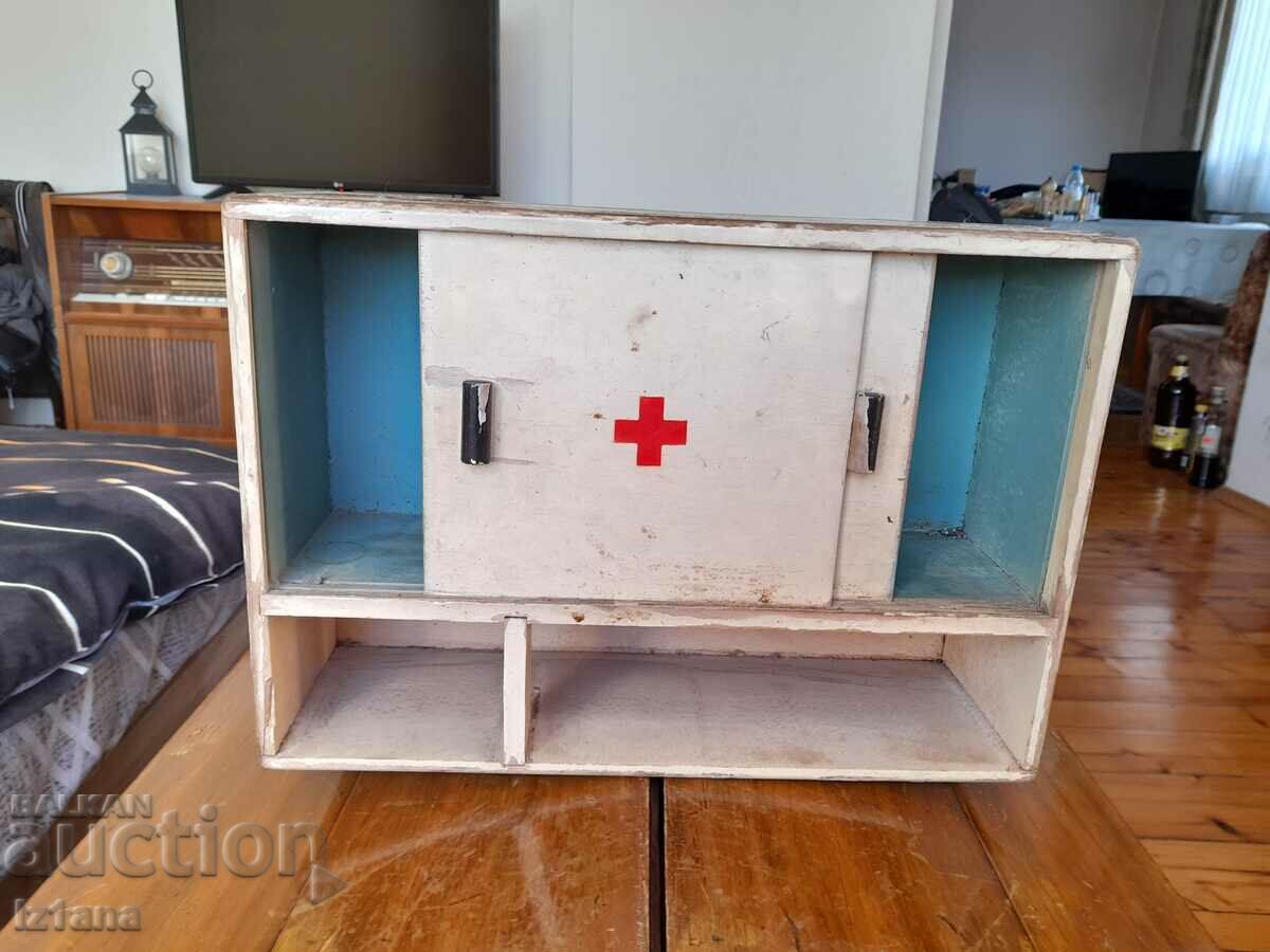 Old first aid kit with price 55.00 BGN | € 28.12
