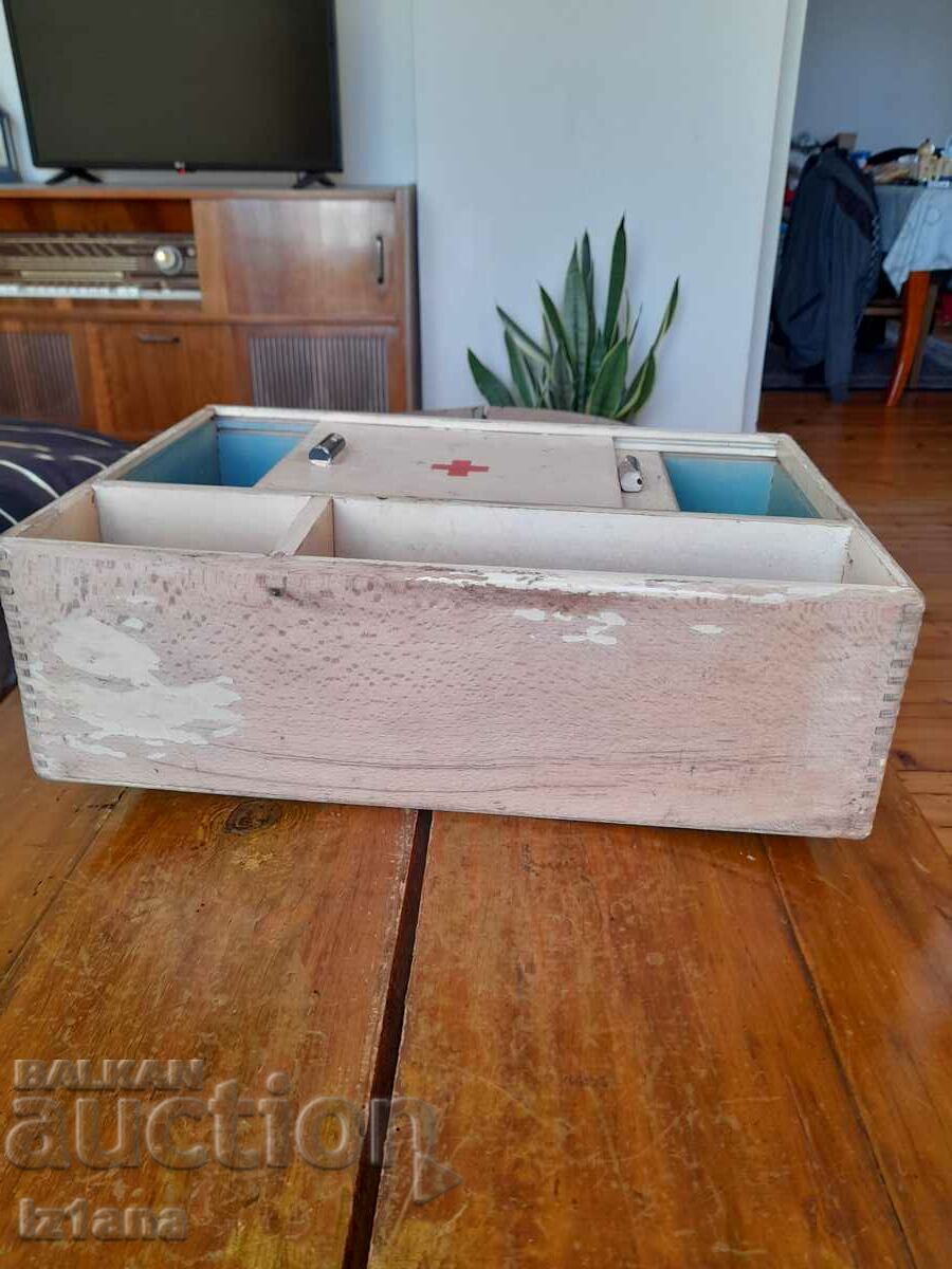 Old first aid kit - 7