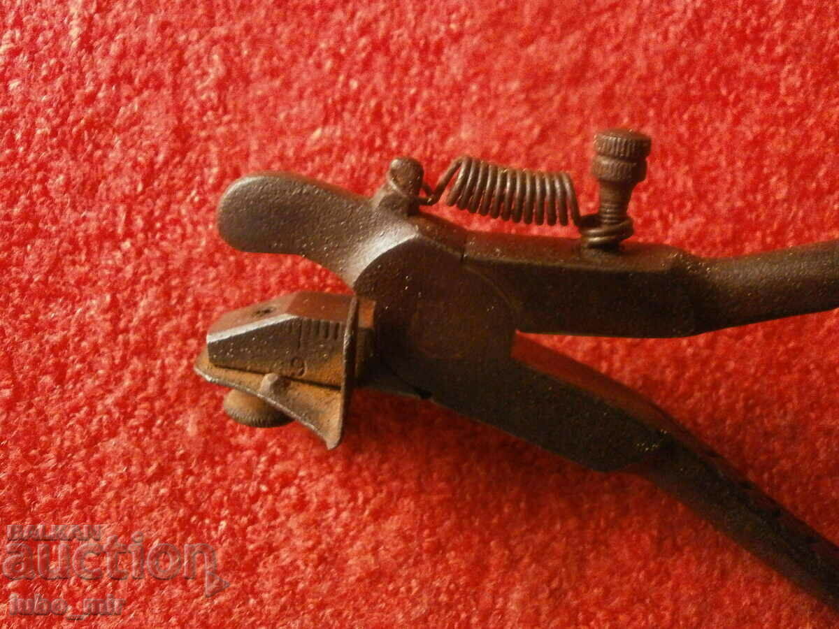 Auction  AN OLD GERMAN TOOL FOR MAKING CUPS