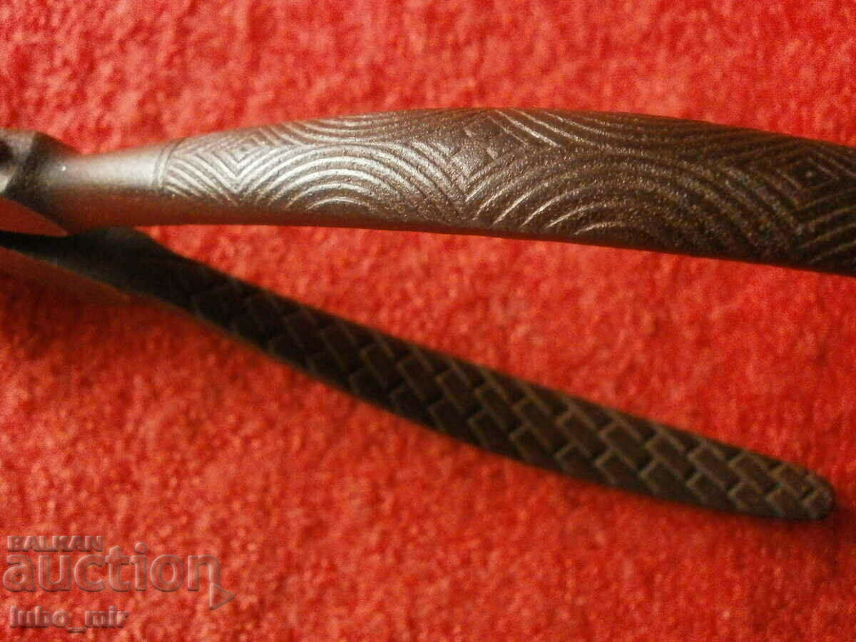 Delivery of AN OLD GERMAN TOOL FOR MAKING CUPS