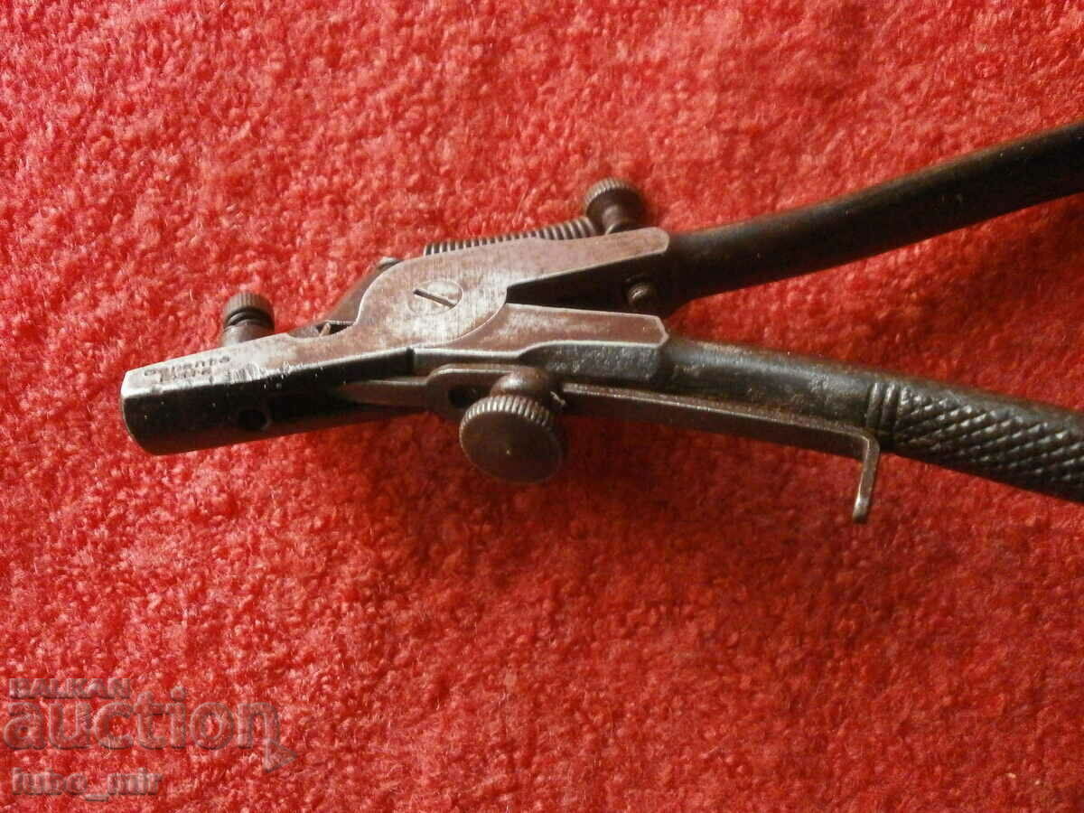 Auction AN OLD GERMAN TOOL FOR MAKING CUPS Auction AN OLD GERMAN TOOL FOR MAKING CUPS