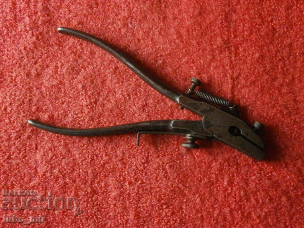 AN OLD GERMAN TOOL FOR MAKING CUPS - 6 AN OLD GERMAN TOOL FOR MAKING CUPS - 6