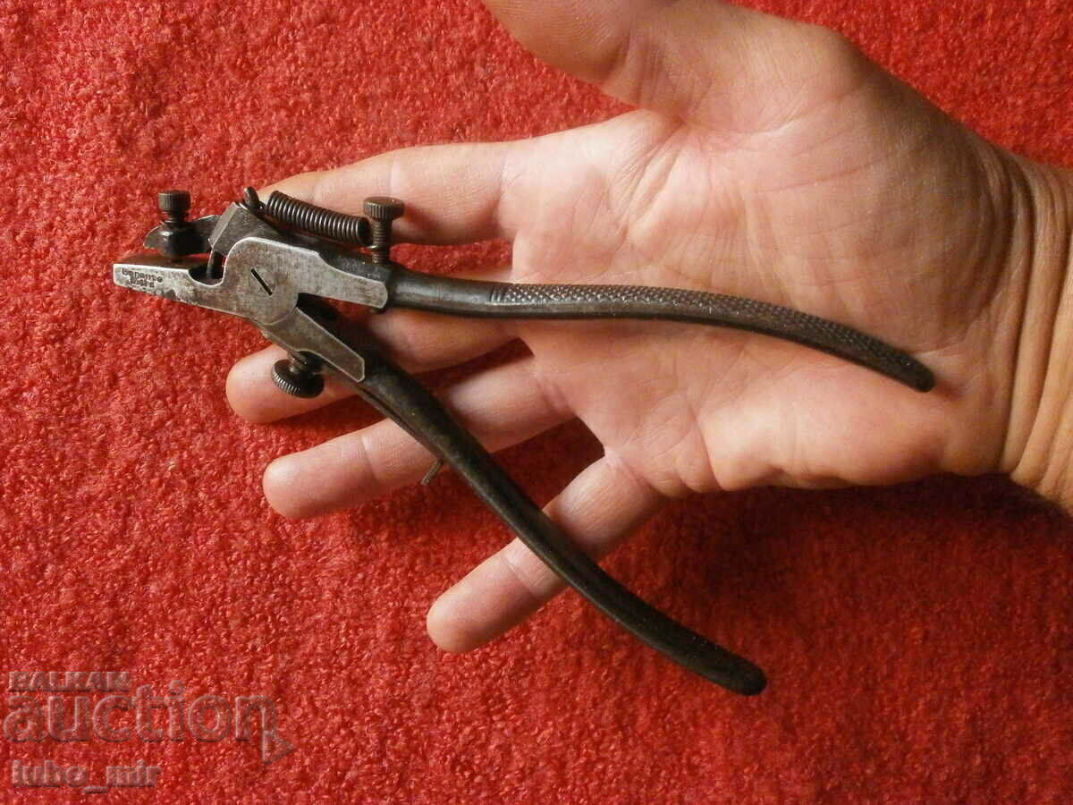 СТАР НЕМСКИ ИНСТРУМЕНТ ЗА НАПРАВА НА ЧАПРАЗИ СТАР НЕМСКИ ИНСТРУМЕНТ ЗА НАПРАВА НА ЧАПРАЗИ