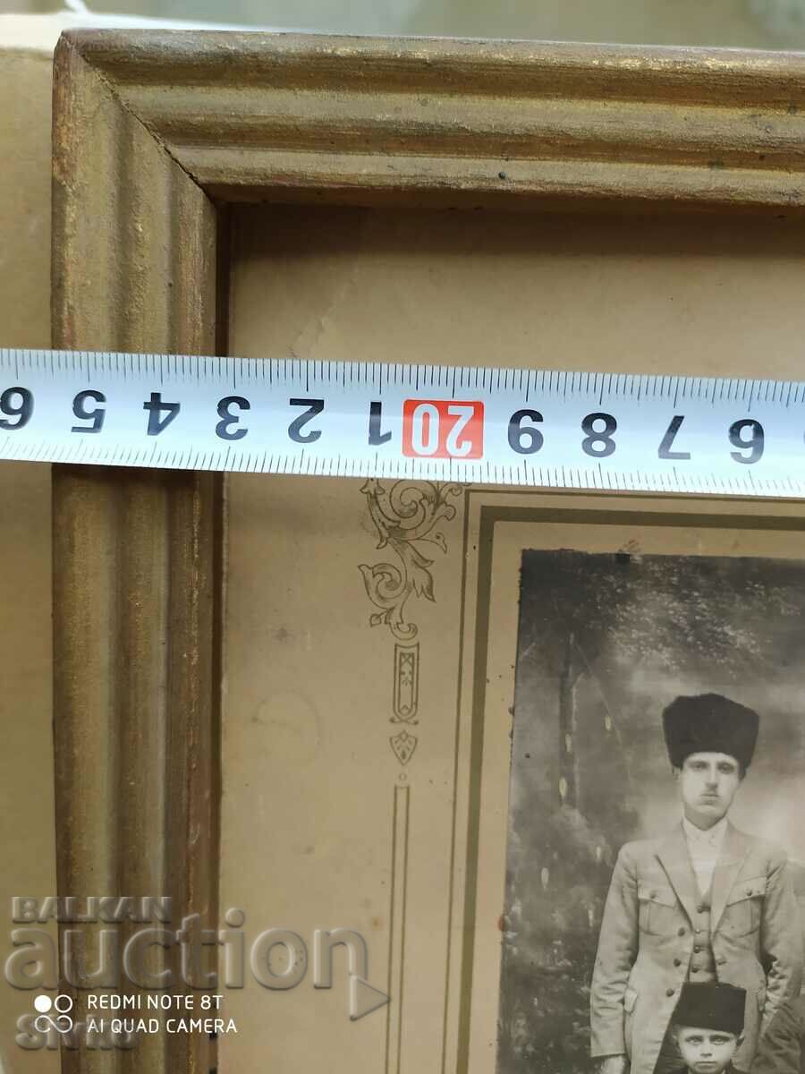 Auction Photo vintage Revival family Auction Photo vintage Revival family