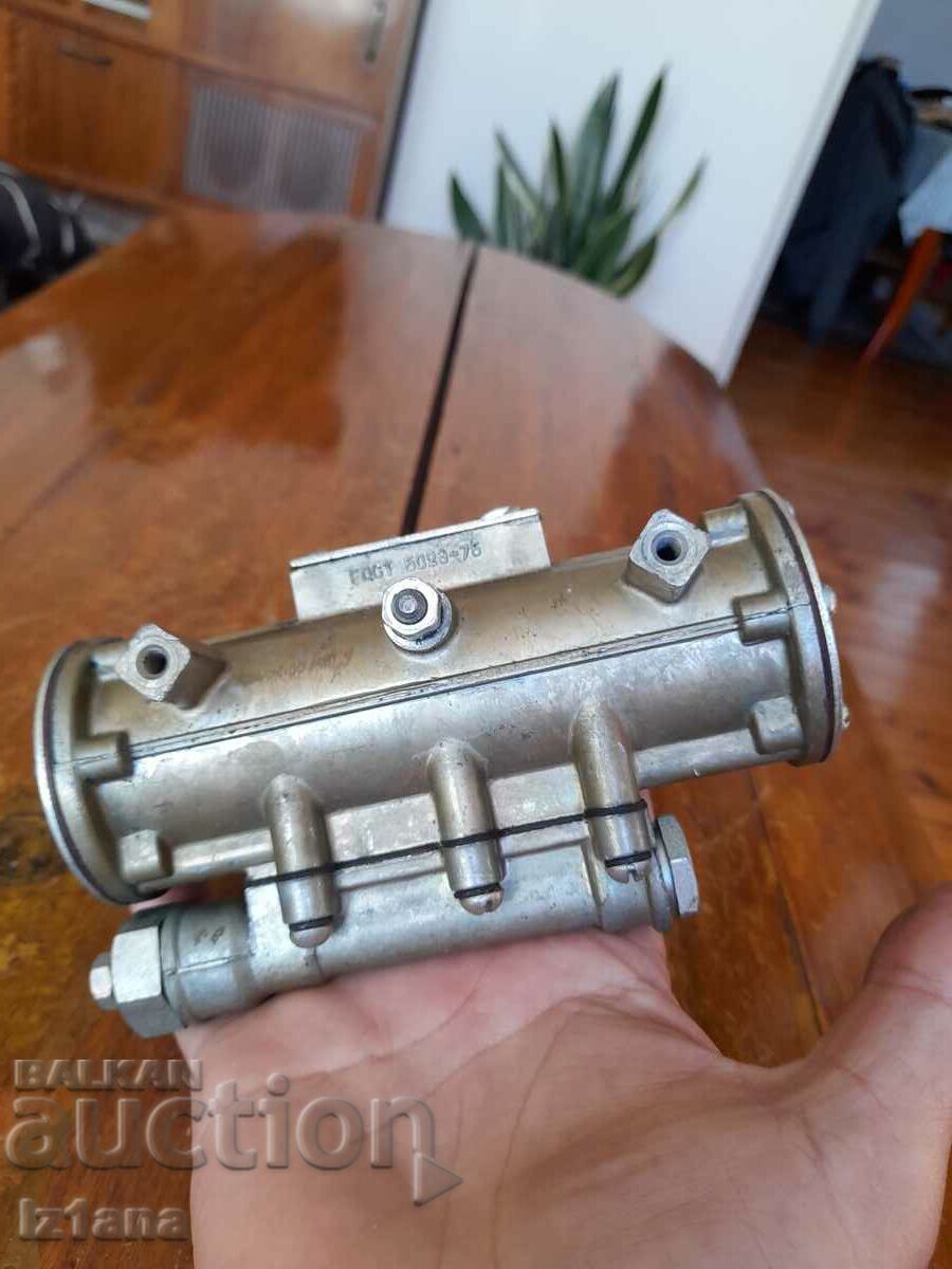 Lamă de ștergător veche cu preț 80.00 BGN | € 40.90 Lamă de ștergător veche cu preț 80.00 BGN | € 40.90