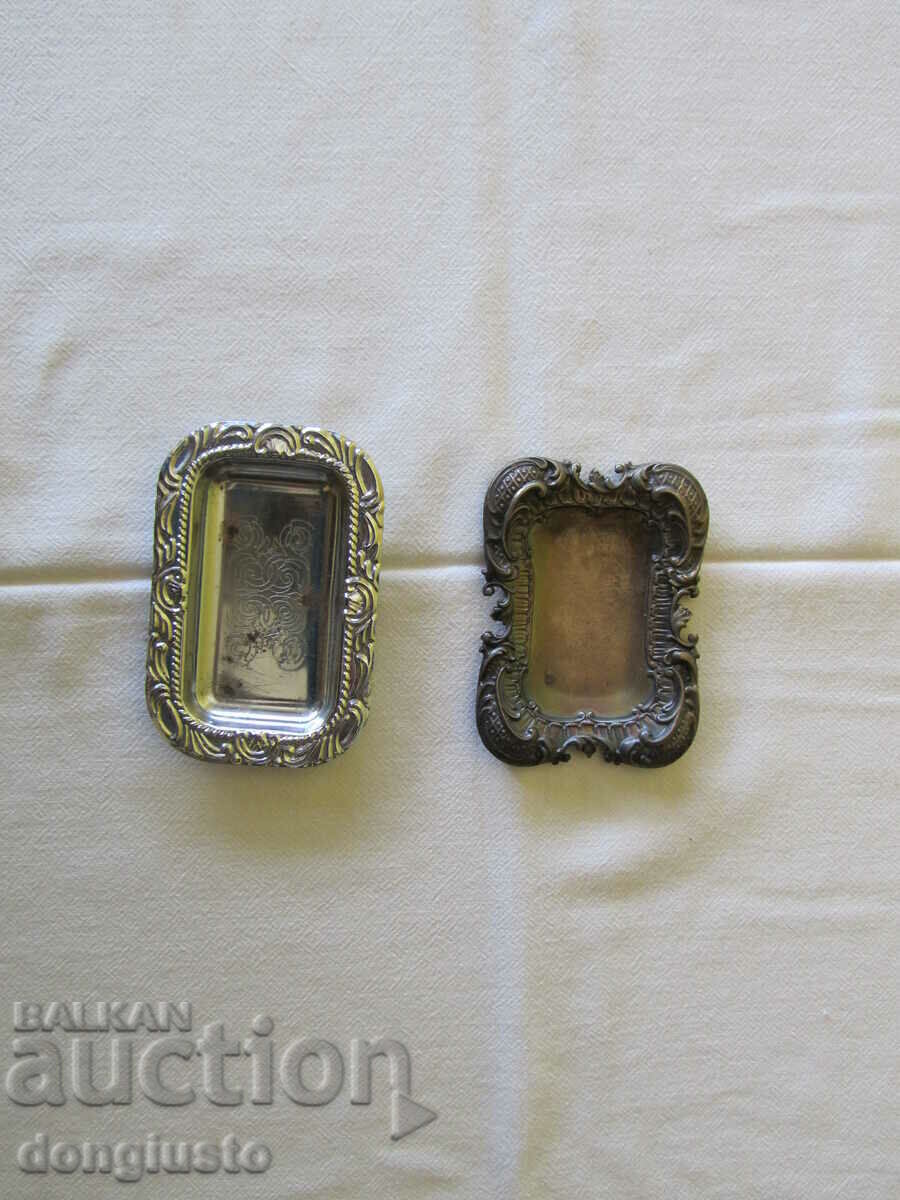 2 metal ashtrays 2 metal ashtrays