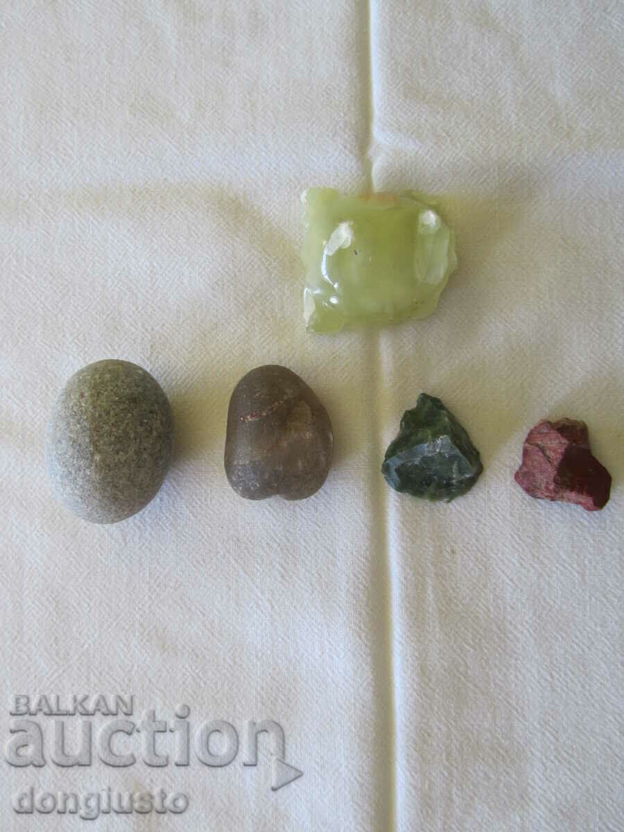 Calcedonie, jasp, piatră de săpun cu preț 5.00 BGN | € 2.56 Calcedonie, jasp, piatră de săpun cu preț 5.00 BGN | € 2.56