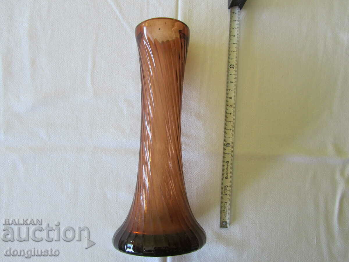 Glass vase brown glass with price 10.00 BGN | € 5.11 Glass vase brown glass with price 10.00 BGN | € 5.11