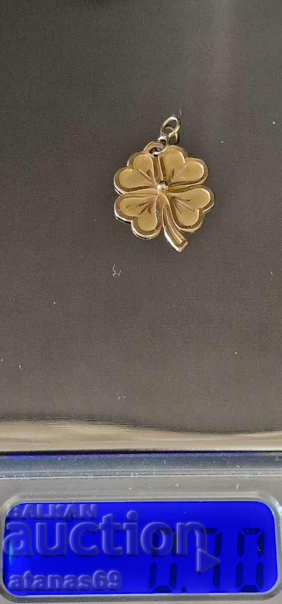 Clover gold pendant