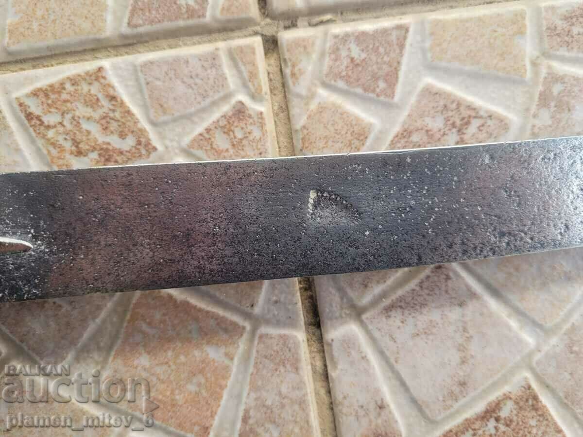 Delivery of Saber, broadsword, scimitar, sword, knife, sword