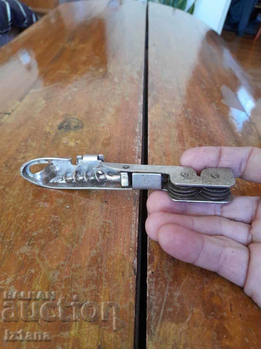 Livrarea Deschizător vechi de conserve, ascuțitor Livrarea Deschizător vechi de conserve, ascuțitor