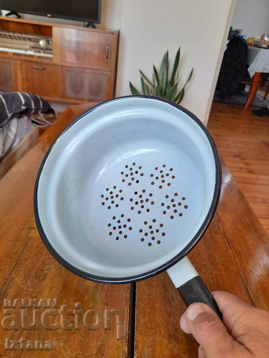 Old enameled strainer, colander with price 30.00 BGN | € 15.34 Old enameled strainer, colander with price 30.00 BGN | € 15.34