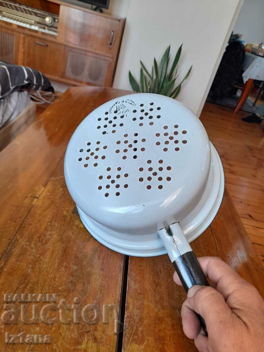 Auction Old enameled strainer, colander Auction Old enameled strainer, colander