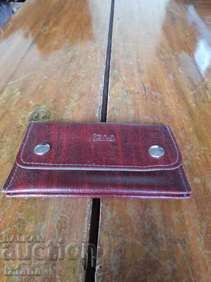 Old wallet Leda
