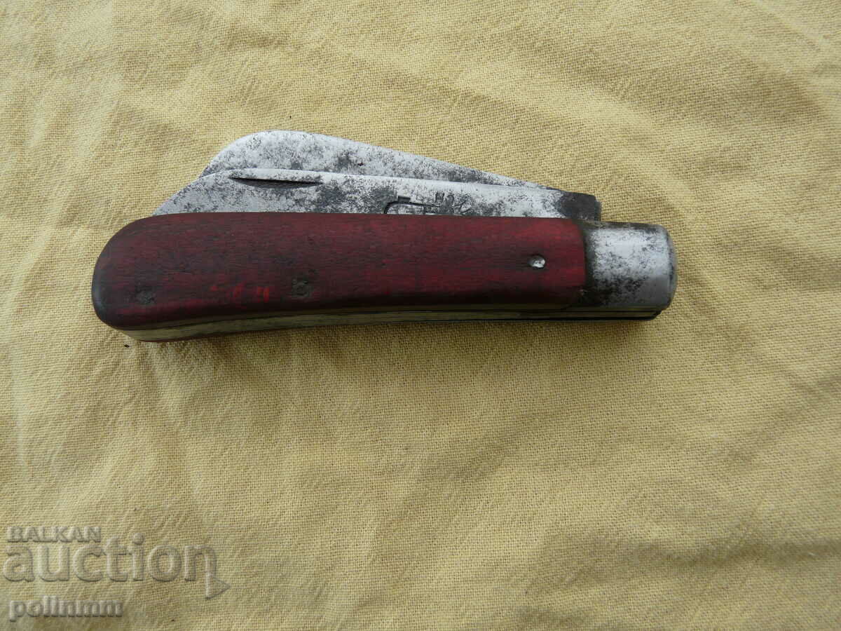 Delivery of Old collector's knife - 128 Delivery of Old collector's knife - 128