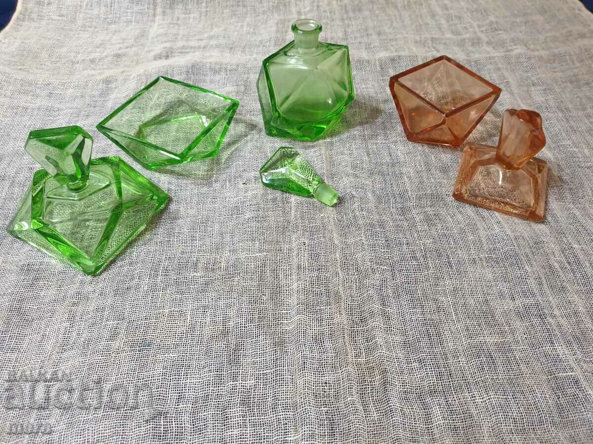 Lot of colored glass vessels - 5 Lot of colored glass vessels - 5