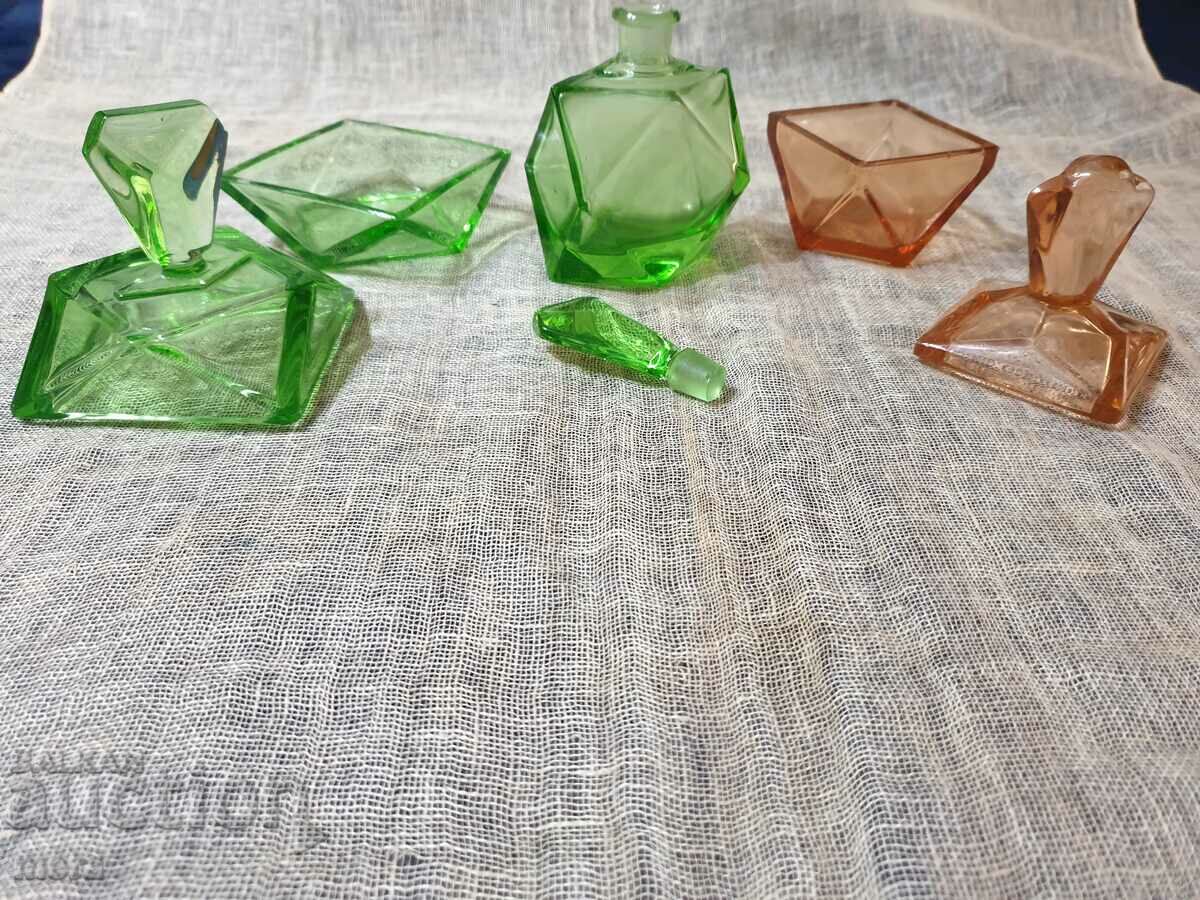 Lot of colored glass vessels - 7 Lot of colored glass vessels - 7