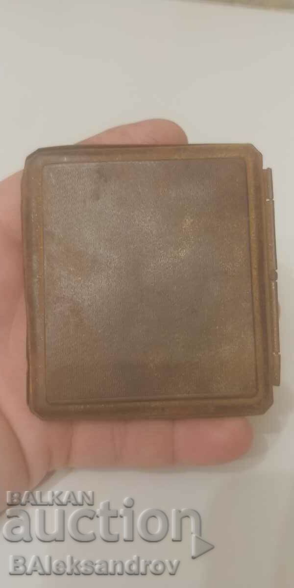 Old snuff box with price 11.00 BGN | € 5.62 Old snuff box with price 11.00 BGN | € 5.62