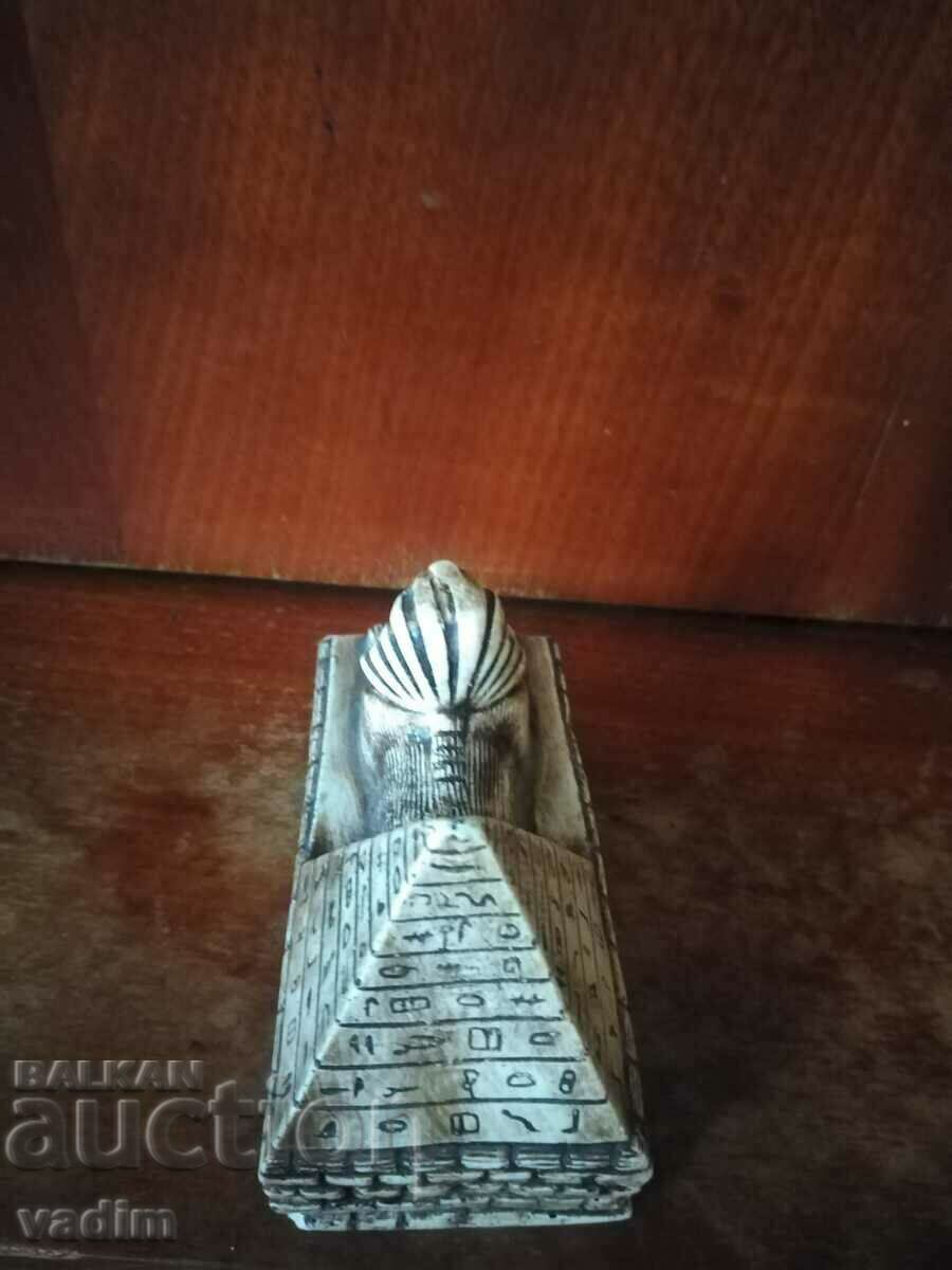 Auction  Alabaster figurine 7/13 cm