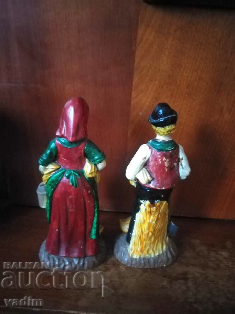 Figurines heavy 15 cm family with price 20.00 BGN | € 10.23