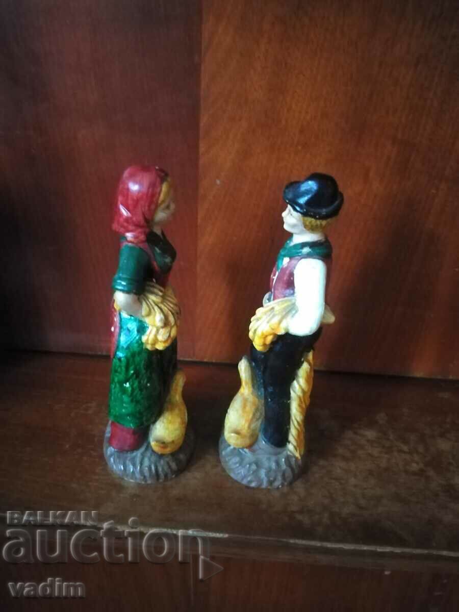 Auction  Figurines heavy 15 cm family