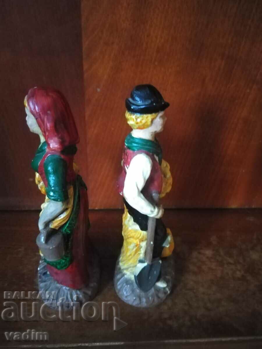 Delivery of Figurines heavy 15 cm family