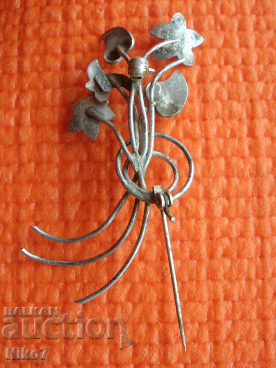 Auction Antique silver brooch. Auction Antique silver brooch.
