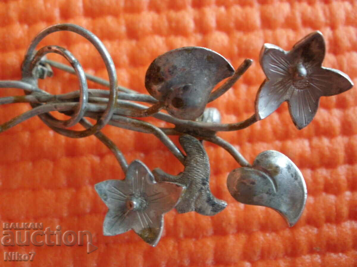 Delivery of Antique silver brooch. Delivery of Antique silver brooch.