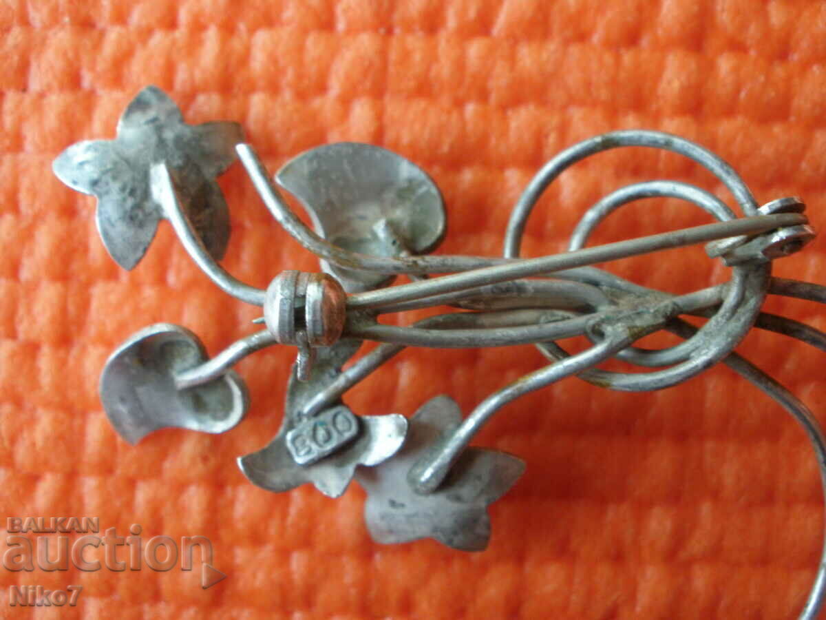 Antique silver brooch. - 5 Antique silver brooch. - 5