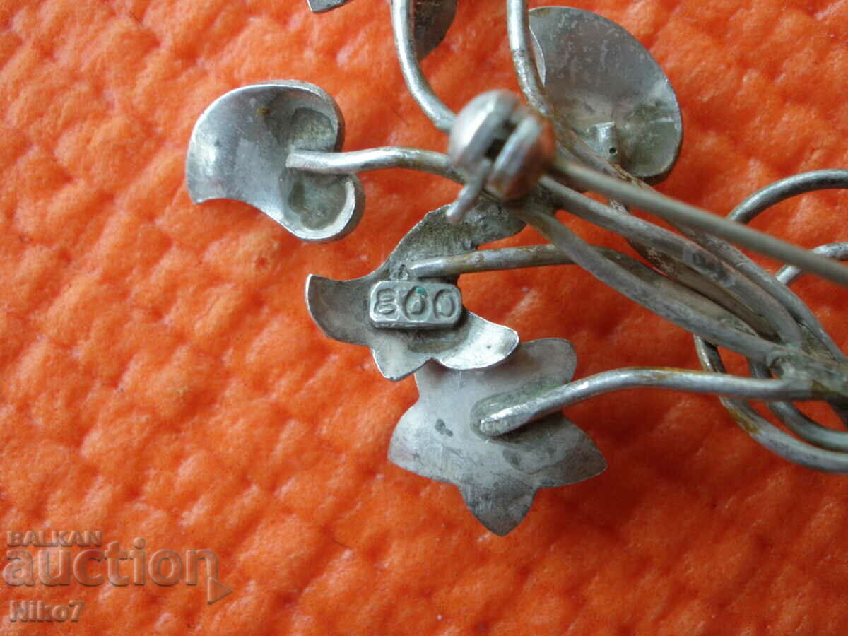 Antique silver brooch. - 6 Antique silver brooch. - 6