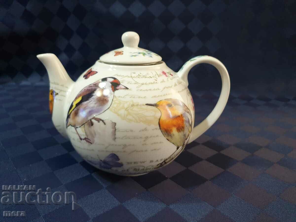 Fine porcelain teapot - Bone China