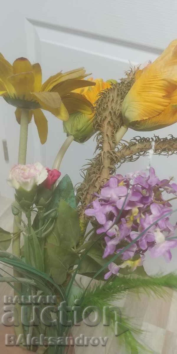 Auction A bouquet of old artificial flowers Auction A bouquet of old artificial flowers