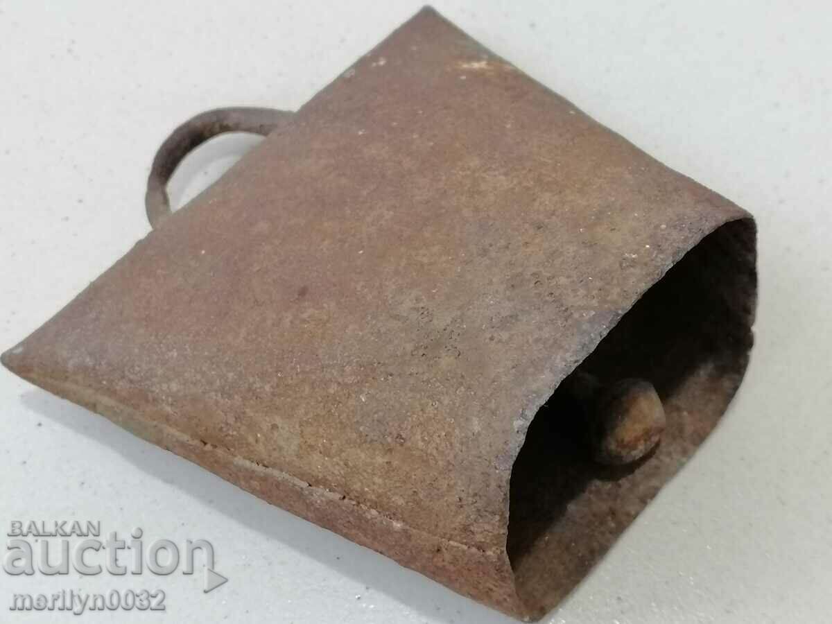 Auction  Old clapper, chan, tumbler bell