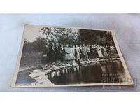 Снимка Жени и млади момичета край Самоковското езеро 1931