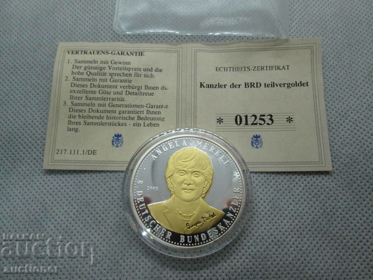Delivery of ANGELA MERKEL MEDAL, PLAQUET 2005 Delivery of ANGELA MERKEL MEDAL, PLAQUET 2005