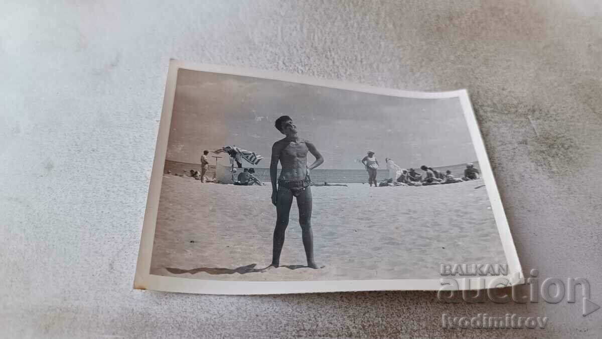 Photo Young man on the beach