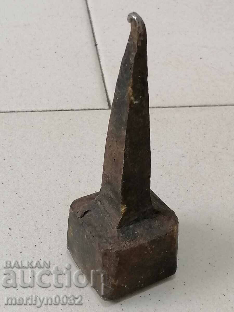 Ένα πρωτόγονο αμόνι για το κάρφωμα των μαλλιών - 5 Ένα πρωτόγονο αμόνι για το κάρφωμα των μαλλιών - 5