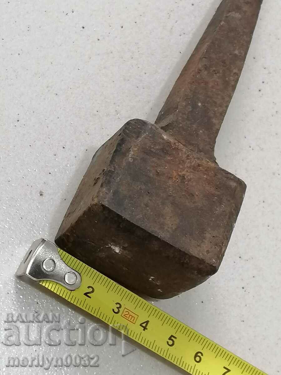 Ένα πρωτόγονο αμόνι για το κάρφωμα των μαλλιών - 6 Ένα πρωτόγονο αμόνι για το κάρφωμα των μαλλιών - 6