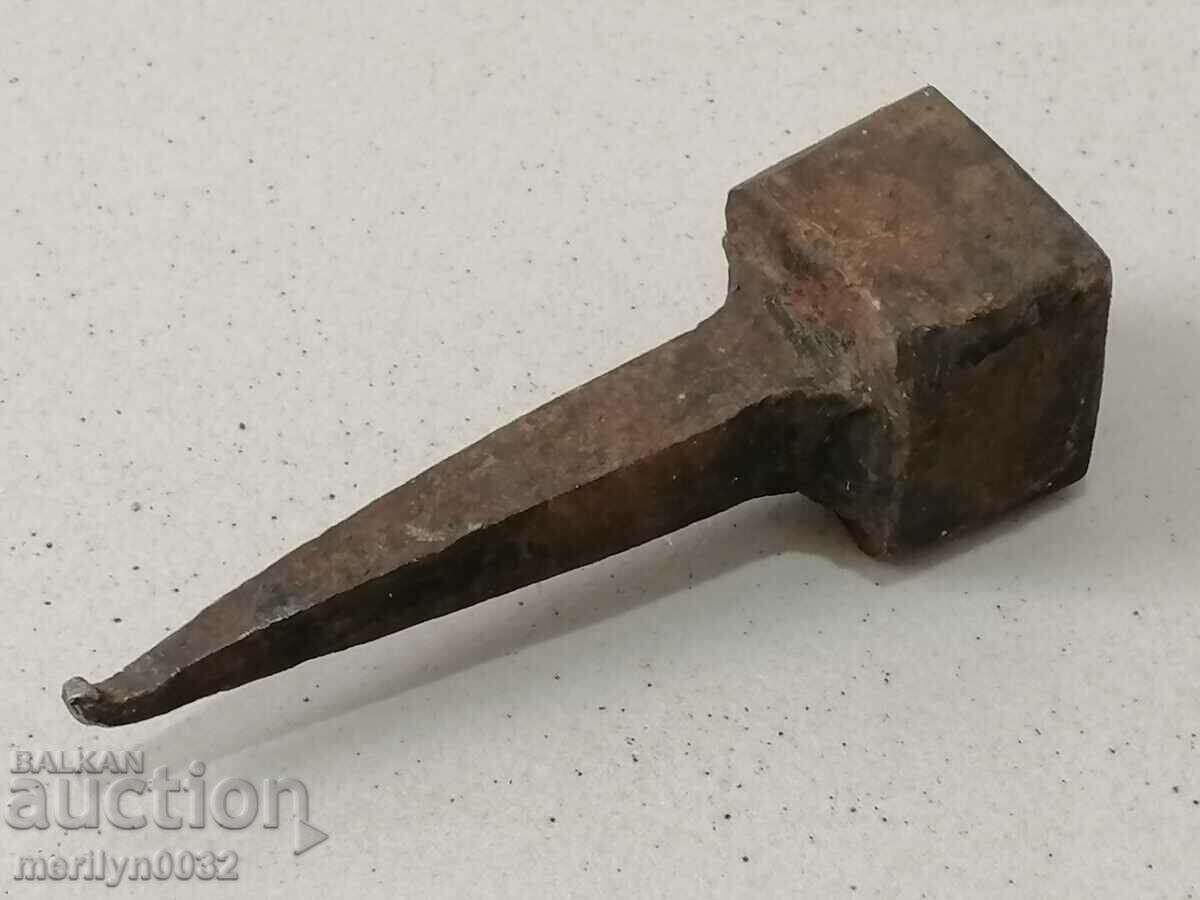 Ένα πρωτόγονο αμόνι για το κάρφωμα των μαλλιών - 7 Ένα πρωτόγονο αμόνι για το κάρφωμα των μαλλιών - 7