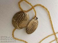 Pandetiv, medalion din material dublu cu aurire atasat de bat
