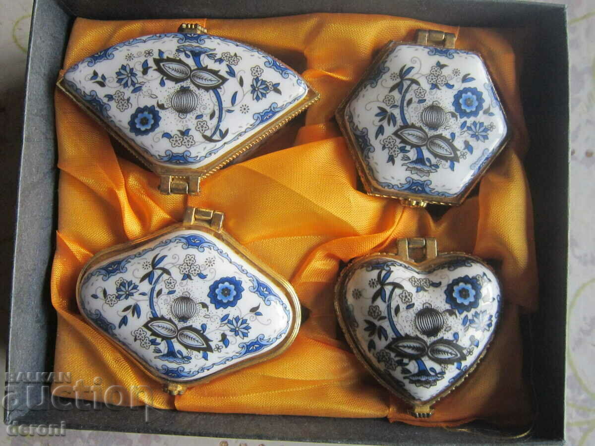Unique porcelain set box French porcelain with price 160.00 BGN | € 81.81 Unique porcelain set box French porcelain with price 160.00 BGN | € 81.81