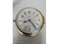 ДВА КОРАБНИ ЧАСОВНИКА