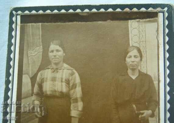 Photo thick cardboard women - office portrait with price 10.00 BGN | € 5.11 Photo thick cardboard women - office portrait with price 10.00 BGN | € 5.11